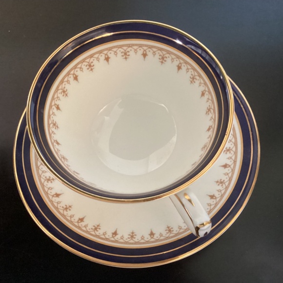 LEIGHTON COBALT 8 1/4” Aynsley cup and saucer, 1646 Beautiful condition England - Picture 4 of 5